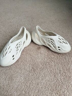 Yeezy Foam Runner Sandals - Cream White